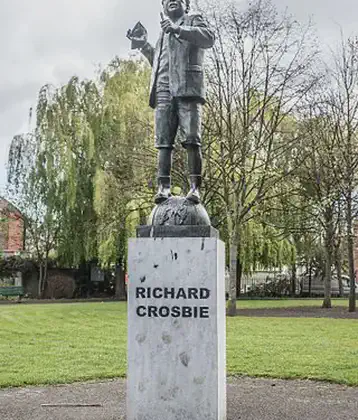 /images/tich/Richard_Crosbie_statue_Ranelagh_Gardens_(Dublin).webp