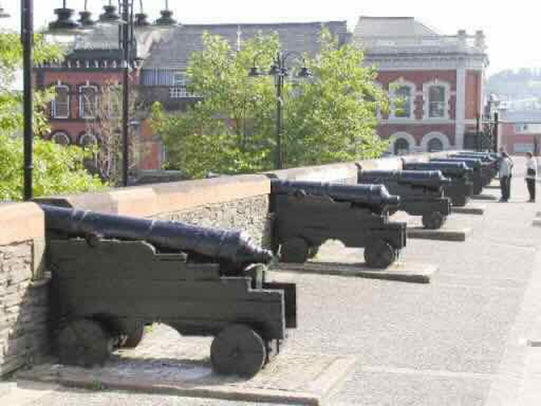 Thirteen Apprentice Boys refuse to let a Catholic army into Derry-Londonderry