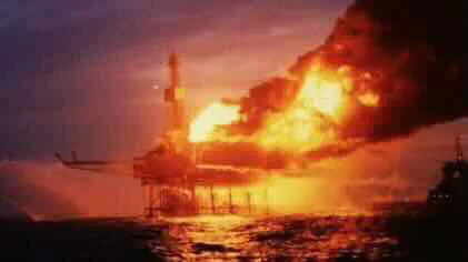 Explosion on North Sea Oil Rig Piper Alpha