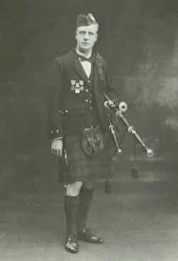 Bagpiper John Wilson dies, Willowdale, Ontario