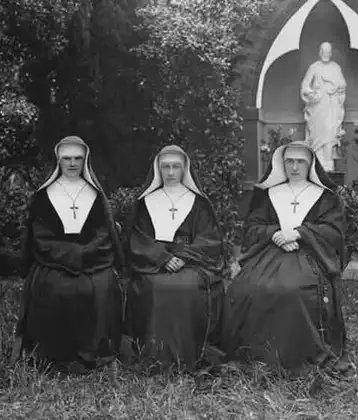 /images/tich/nuns_from_convent_of_the_holy_faith_Ireland_327.webp